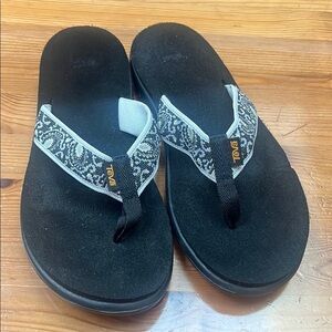 Teva Black and White Flip Flops size 9
